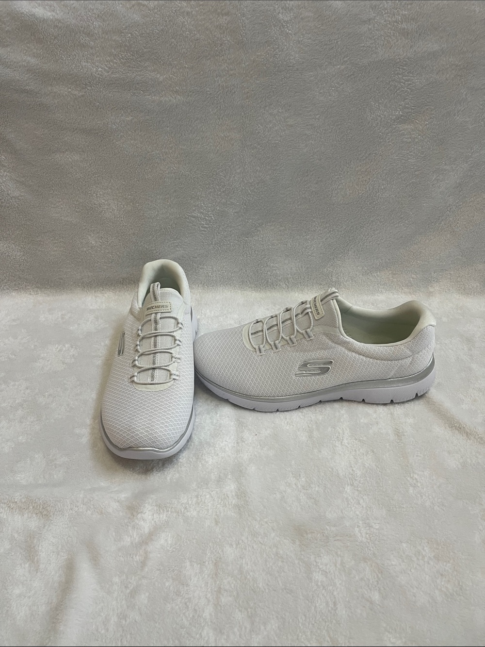 Skechers Slip-On Women’s White/Silver Athletic Sneakers Size 9 W
